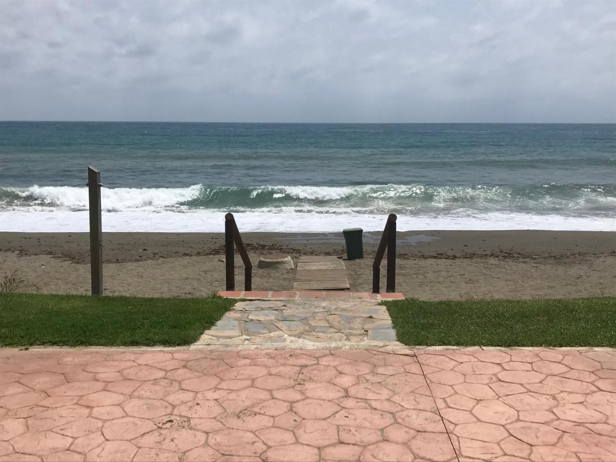 Marbella - Estepona Beach Frontline Apartment Екстер'єр фото