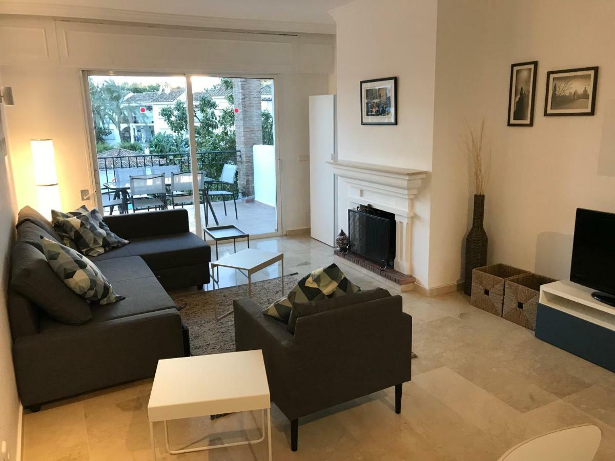 Marbella - Estepona Beach Frontline Apartment Екстер'єр фото