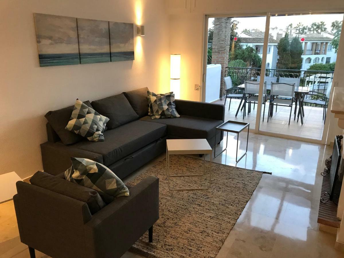 Marbella - Estepona Beach Frontline Apartment Екстер'єр фото