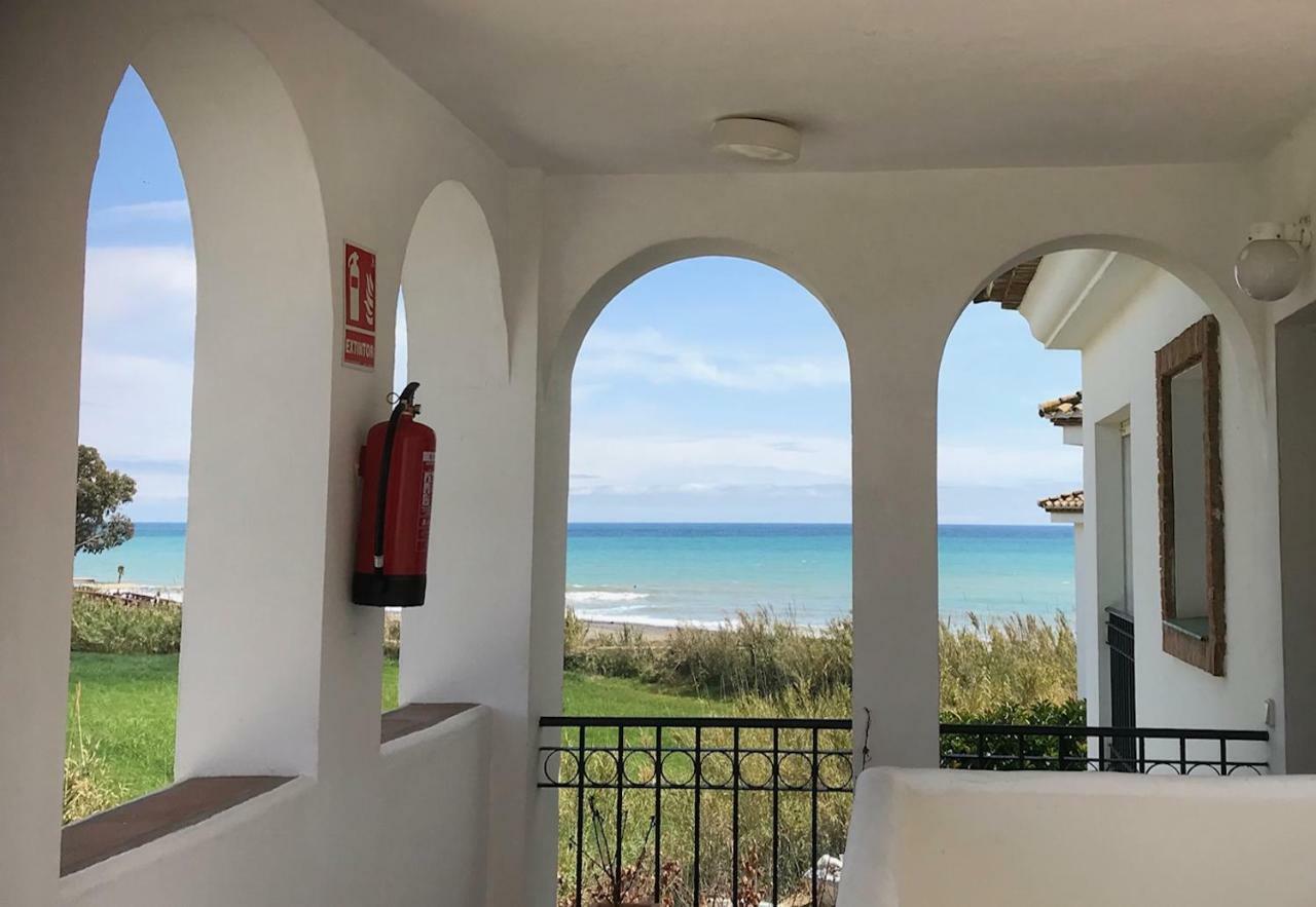 Marbella - Estepona Beach Frontline Apartment Екстер'єр фото