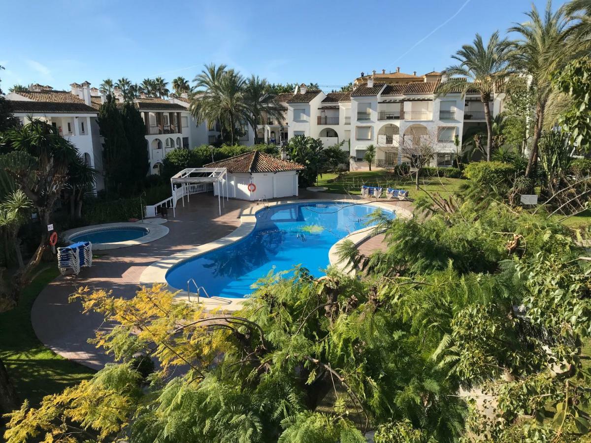 Marbella - Estepona Beach Frontline Apartment Екстер'єр фото