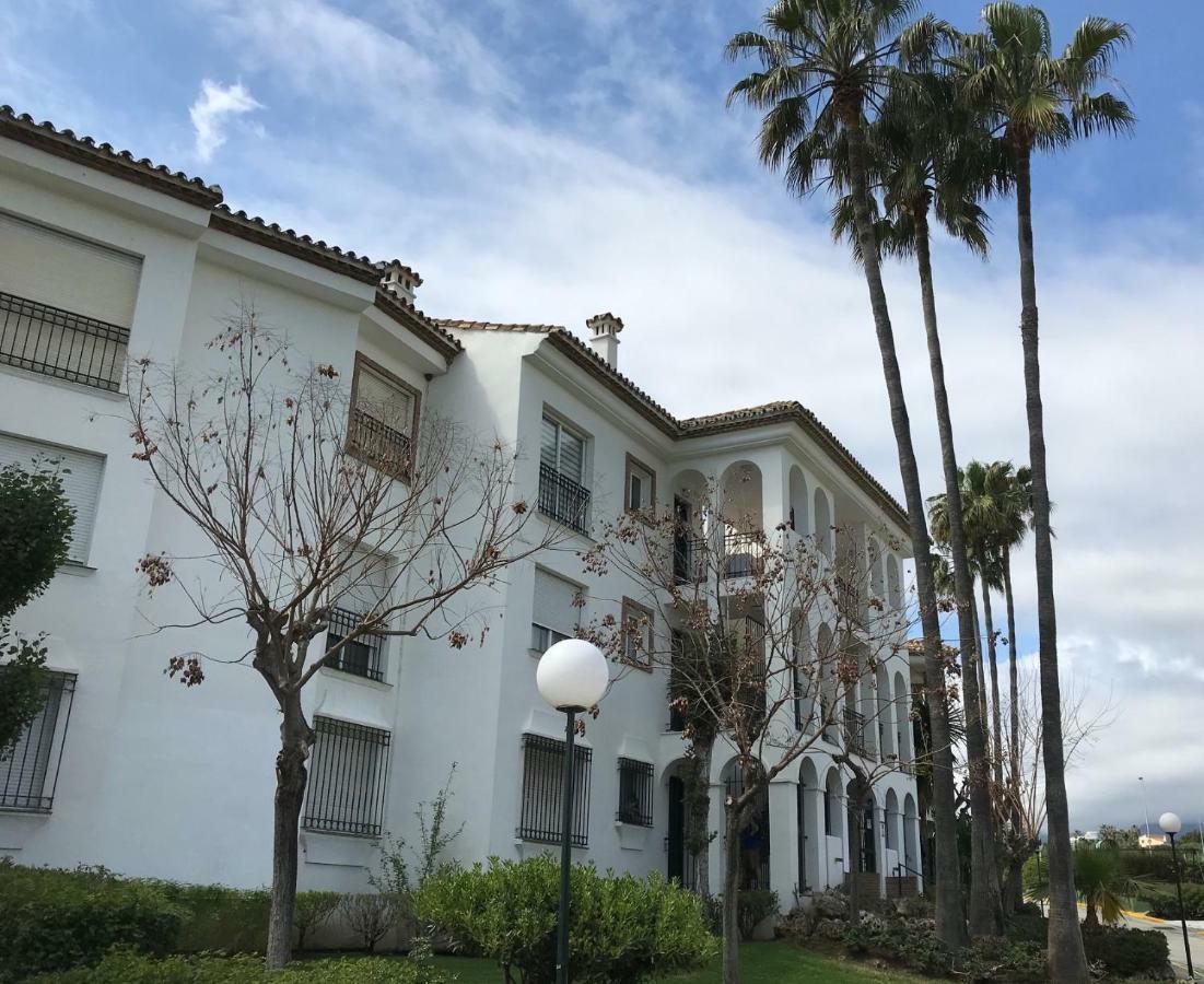 Marbella - Estepona Beach Frontline Apartment Екстер'єр фото