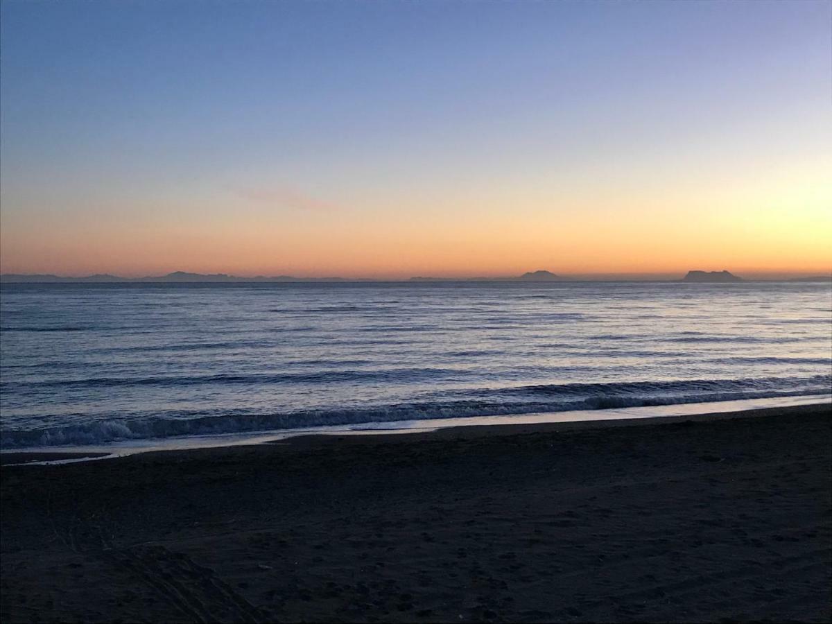 Marbella - Estepona Beach Frontline Apartment Екстер'єр фото