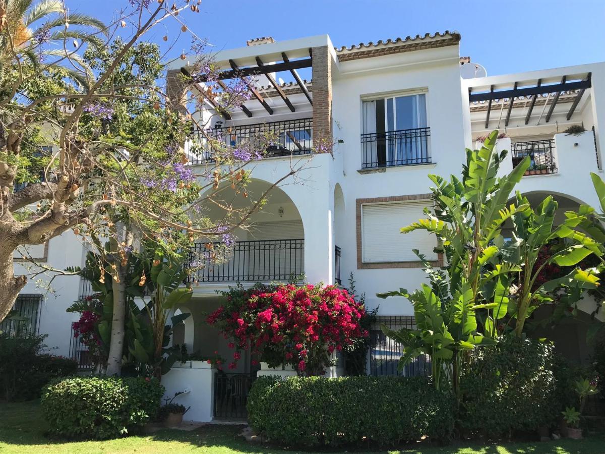 Marbella - Estepona Beach Frontline Apartment Екстер'єр фото