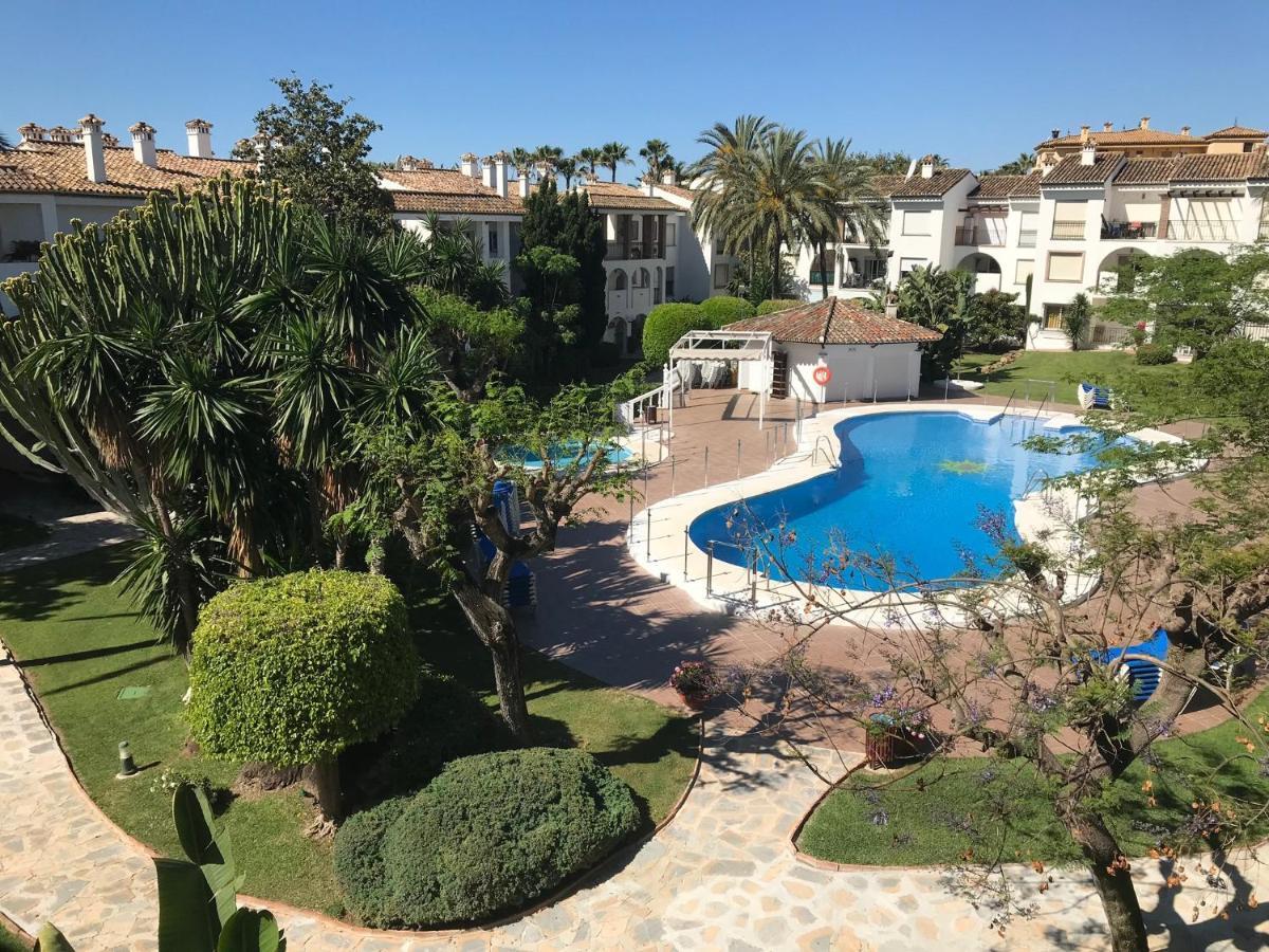 Marbella - Estepona Beach Frontline Apartment Екстер'єр фото