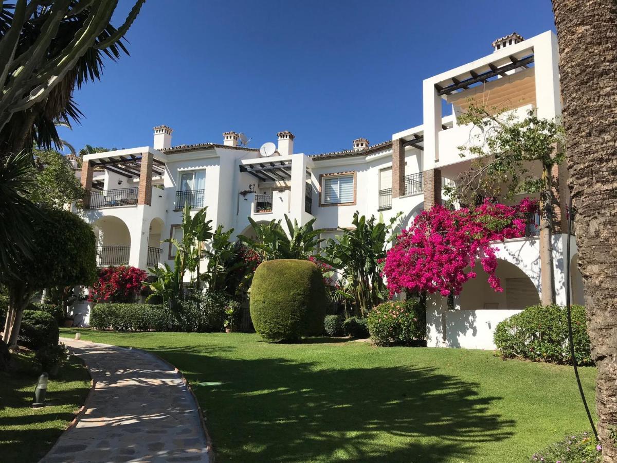 Marbella - Estepona Beach Frontline Apartment Екстер'єр фото